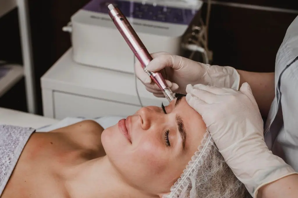 Experience the powerful combination of microneedling and PRP at Púr MedSpa in DFW. Learn how this advanced treatment amplifies collagen production for dramatic skin renewal. Schedule your consultation now!